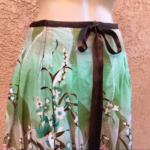 Coco & Chase casual skirt whimsical floral motif - Picture 6 of 12